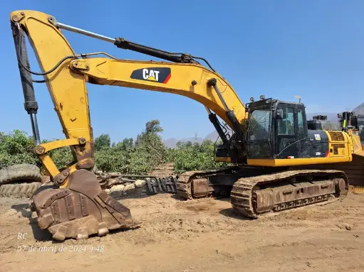 EXCAVADORA SOBRE ORUGAS -8